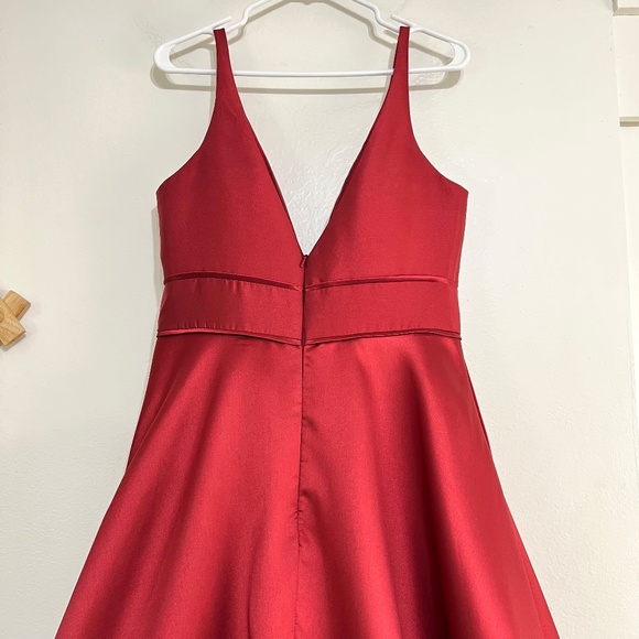 Mac Duggal Ieena 55010 Plunging V-Neck V-Back Gown - Picture 8 of 12